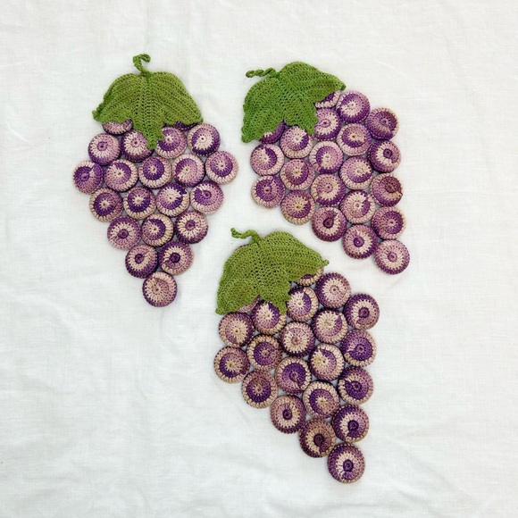 Mid-Century Modern Vintage Crochet Purple Grapes Bottle Cap Hot Pad Trivets - Picture 2 of 9